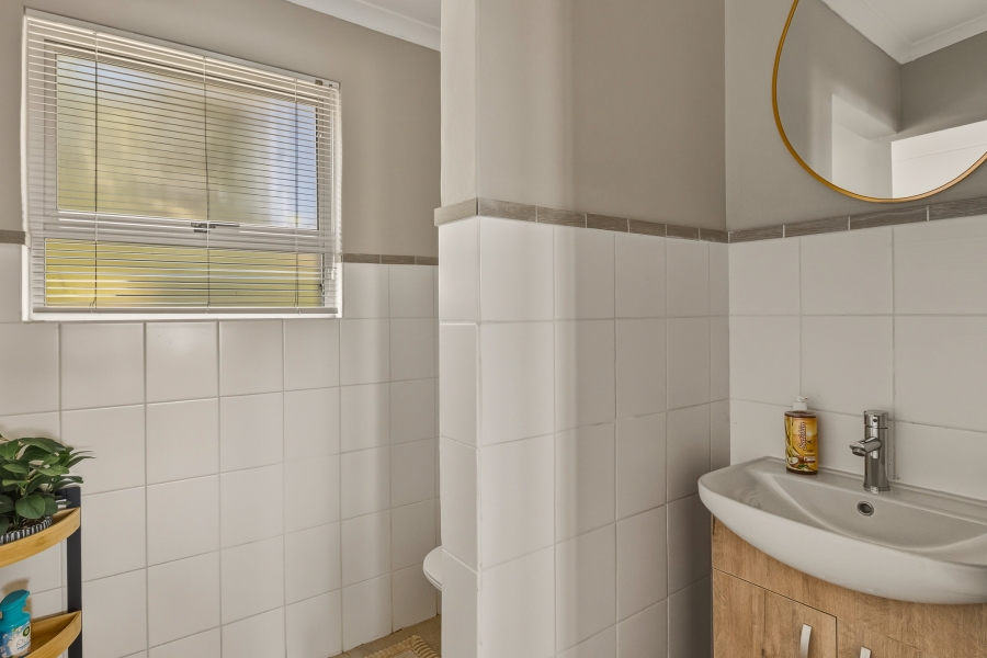 4 Bedroom Property for Sale in Gordon Heights Western Cape